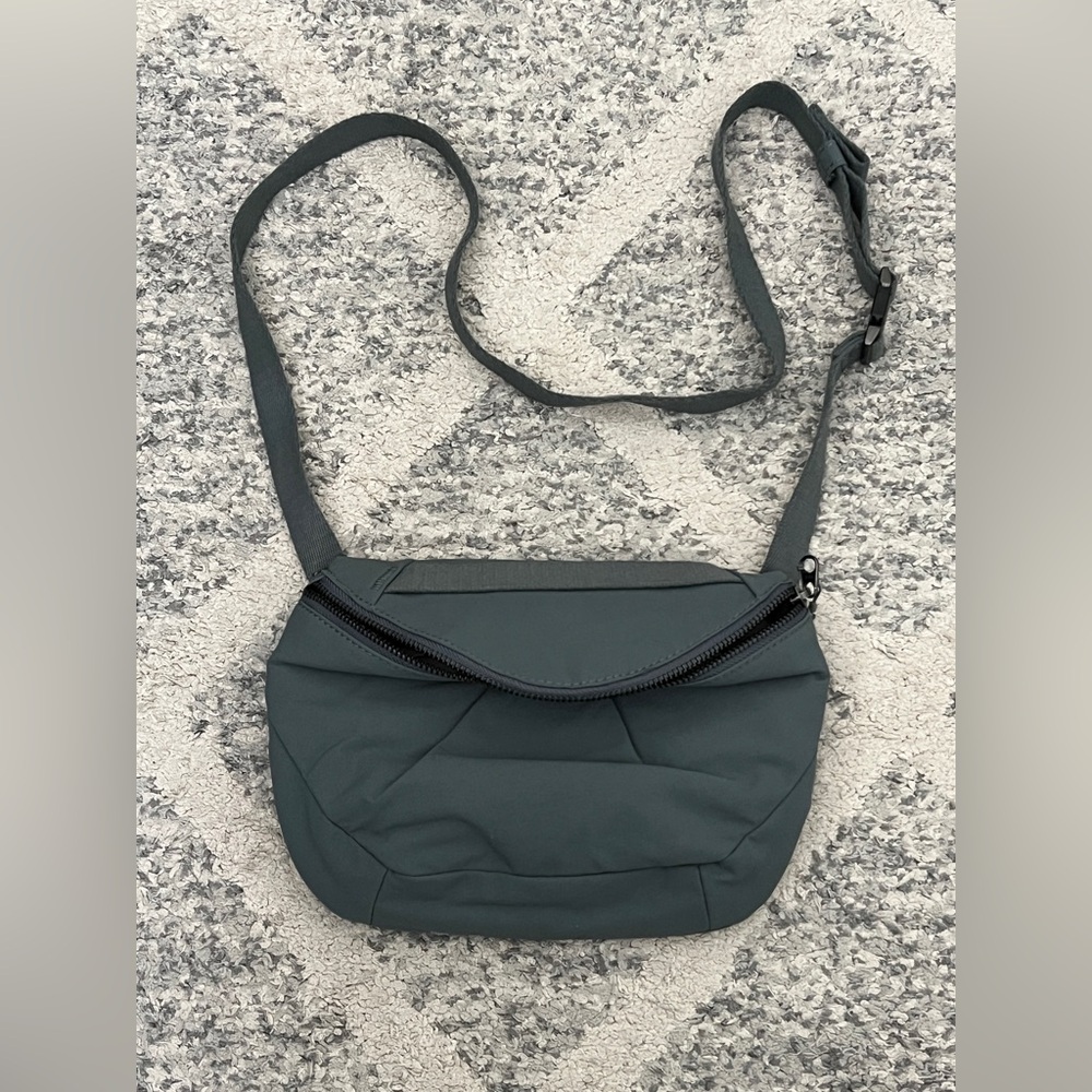 Athleta Stash Belt Crossbody Bag Pack Olive Green Army Green